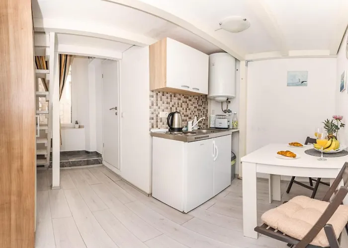 Lovro Studio Apartments 아파트