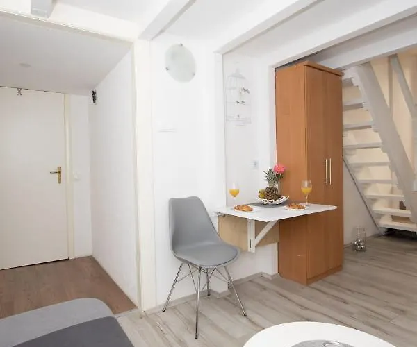 Lovro Studio Apartments *