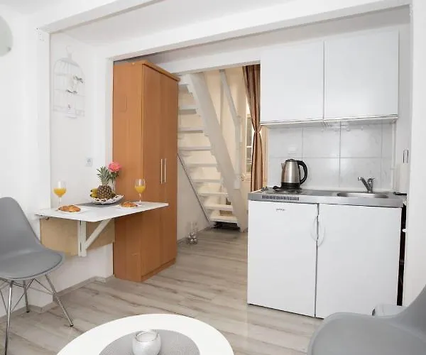 아파트 Lovro Studio Apartments 두브로브니크