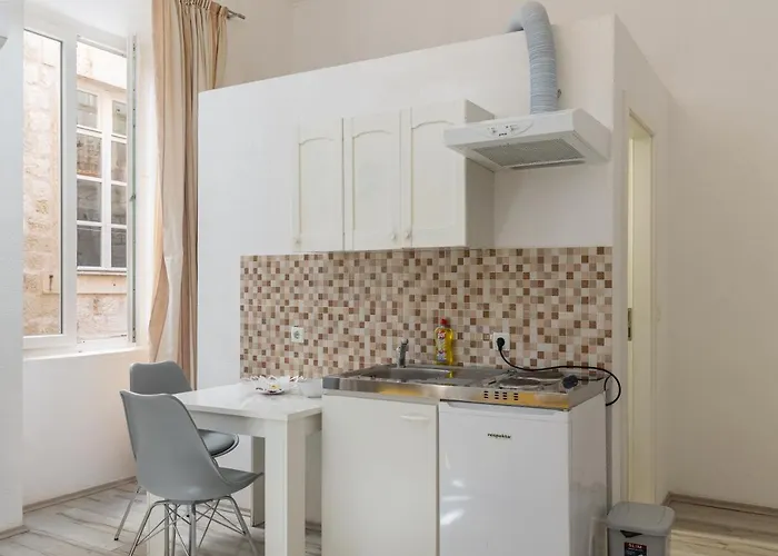 아파트 Lovro Studio Apartments