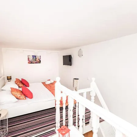 Lovro Apartamento *