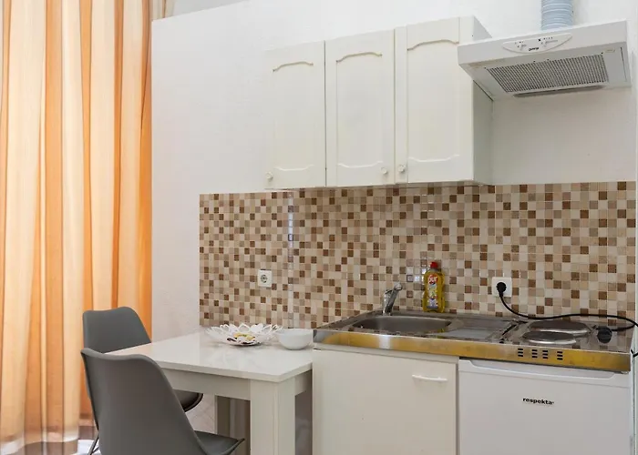 公寓 Lovro Studio Apartments *