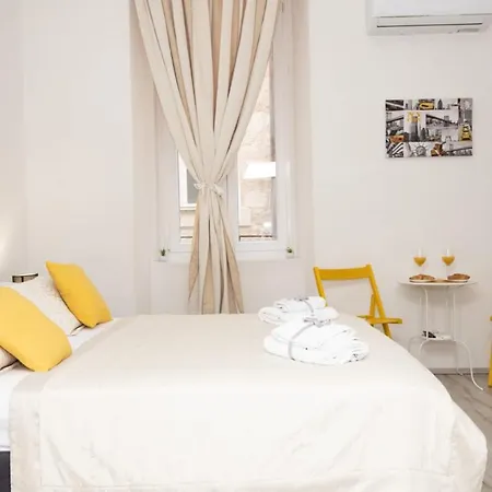 Heart Of Old Town Apartment