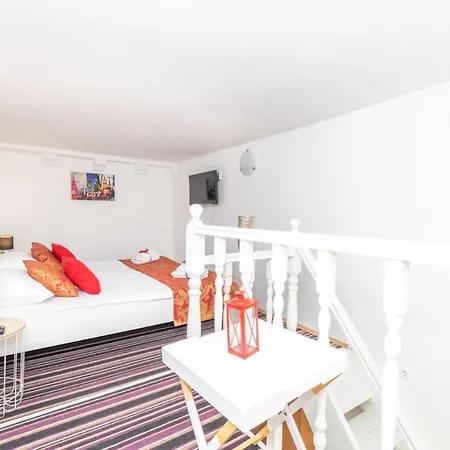 Heart Of Old Town Apartment