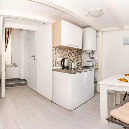 Heart Of Old Town Apartment